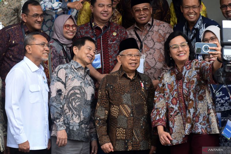 wapres-pimpin-rapat-pleno-keempat-kneks