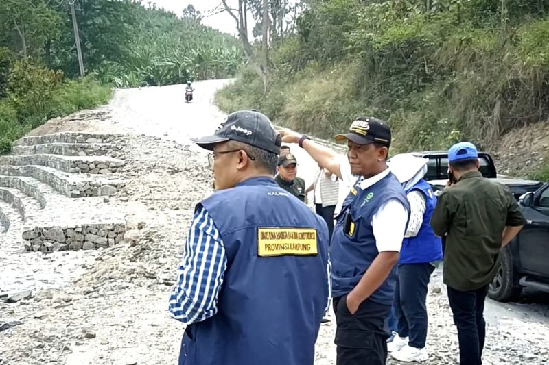 Pemprov Lampung rehabilitasi jalan Kuripan-Kota Agung di Tanggamus