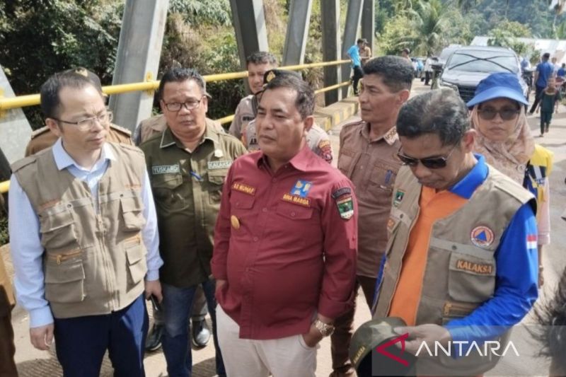 Pemprov Sumbar tingkatkan kualitas jalan di Pesisir Selatan