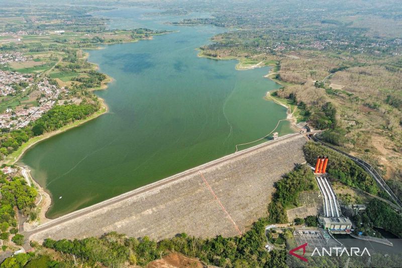 waduk-karangkates-dioptimalkan-untuk-mengembangkan-plts-terapung