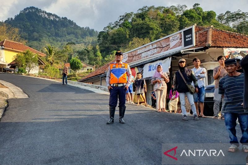 pemkab-rampungkan-perbaikan-jalan-perbatasan-majalengka-ciamis