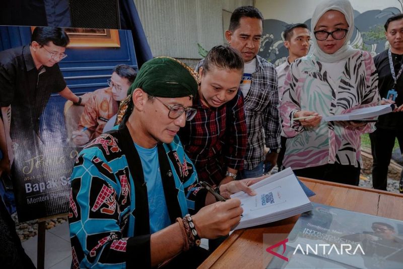 pemerintah-promosikan-potensi-parekraf-lewat-buku-desa-wisata