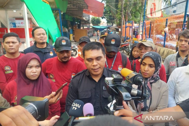 KPU Jakpus ajak warga di Pasar Palmerah gunakan hak pilih saat pilkada