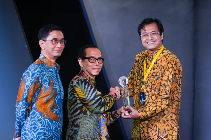 pln-epi-juara-pertama-di-ajang-annual-report-award-2023