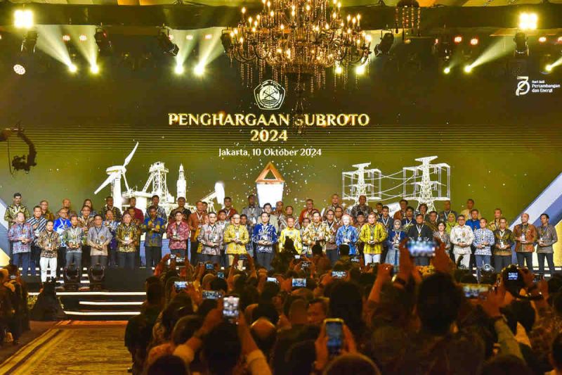 presiden-jokowi-hadiri-malam-puncak-hut-ke-79-pertambangan-energi