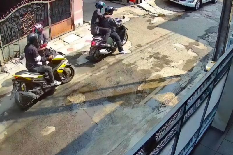 Polisi tangkap lima perampok perhiasan senilai Rp350 juta di Bekasi