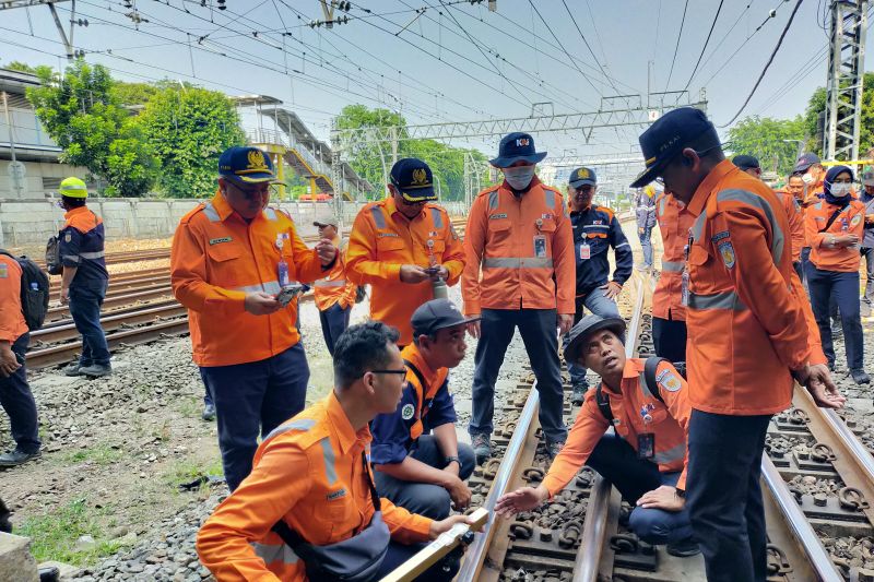 kai-daop-1-jakarta-rutin-cek-jalur-pastikan-perjalanan-kereta-api-aman