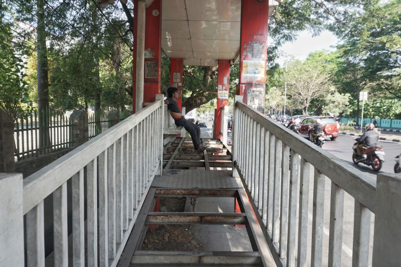 Kondisi Halte BRT memprihatinkan