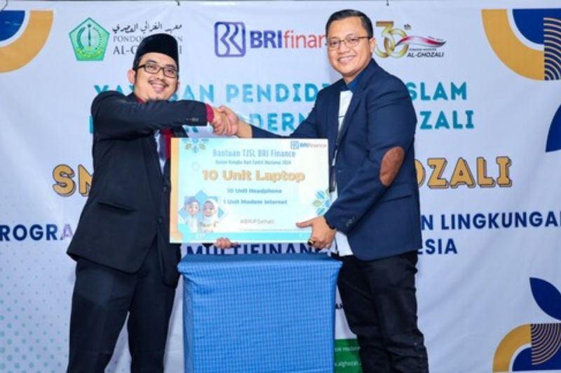 Sambut Hari Santri Nasional, BRI Finance Dukung Pendidikan Pesantren Dengan Literasi Keuangan & Alat Penunjang Pendidikan