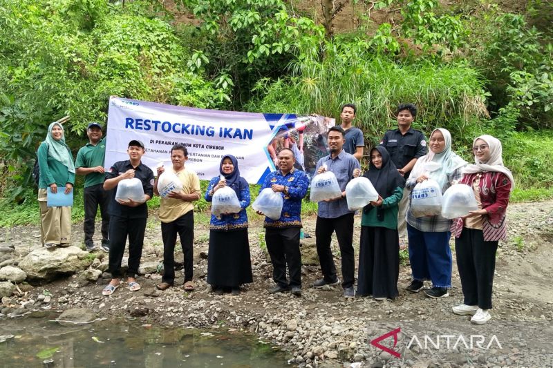 Pemkot Cirebon tebar 50 ribu benih ikan jaga ekosistem perairan umum