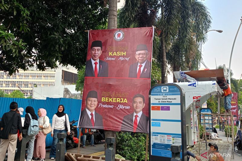 Spanduk ucapan "Selamat Bekerja Prabowo-Gibran" marak di Jakpus