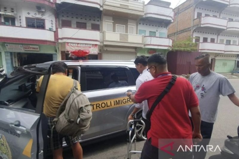 Imigrasi Selatpanjang Riau deportasi seorang WN Singapura