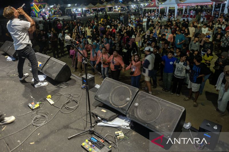 Pesta rakyat Posalia Pandapa Besusu di Palu