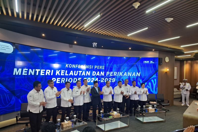 menteri-trenggono-terus-soroti-pencurian-lobster-dan-pasir-laut