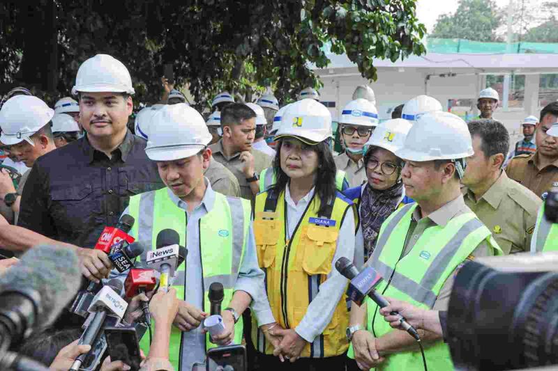 Pj Gubernur DKI dampingi Wapres tinjau pembangunan LRT dan CYESC