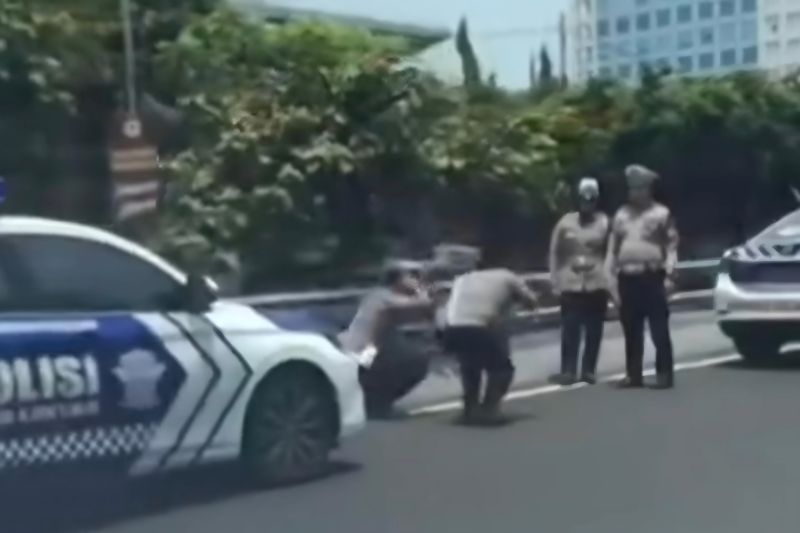 Video polisi lakukan squat jump, Polda Metro Jaya: hukuman terlambat