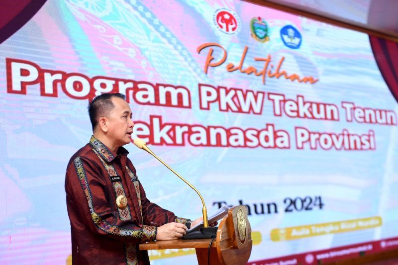 pj-gubernur-pengembangan-tenun-harus-dikenalkan-di-kalangan-muda