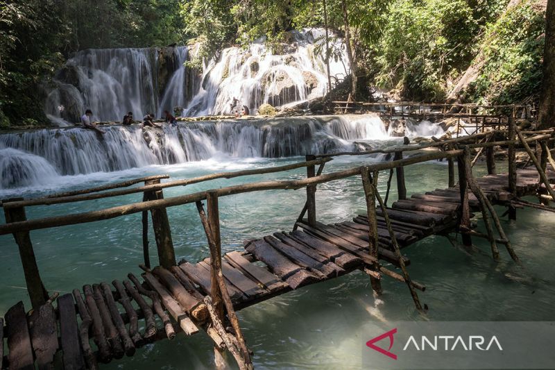 Obyek wisata air terjun Piala di Banggai