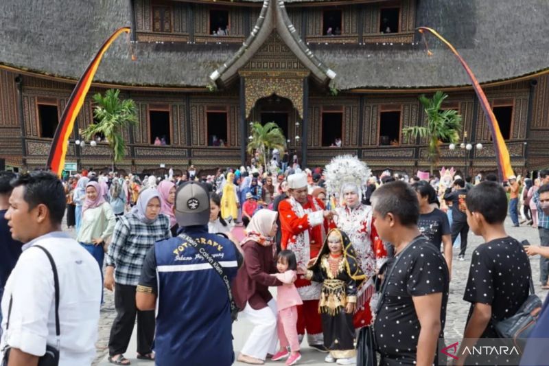 Wisatawan di kawasan Istano Basa Pagaruyung Sumbar dilarang merokok