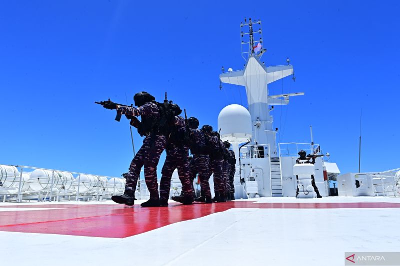 KRI WSH-991 latihan tempur jarak dekat dan tanggulangi kebocoran