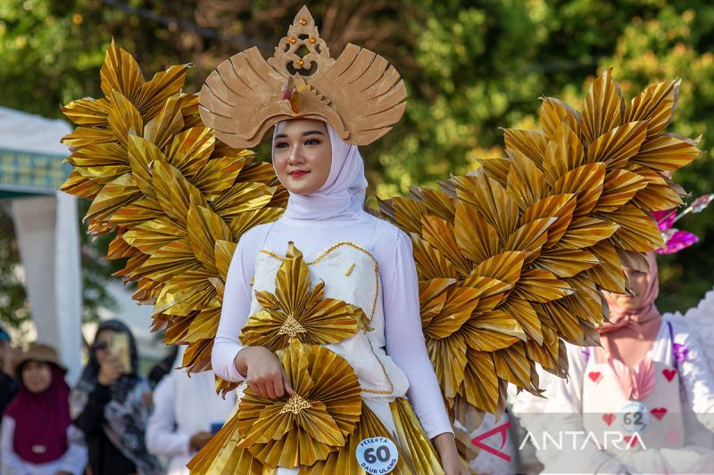 Karnaval busana daur ulang di Banggai