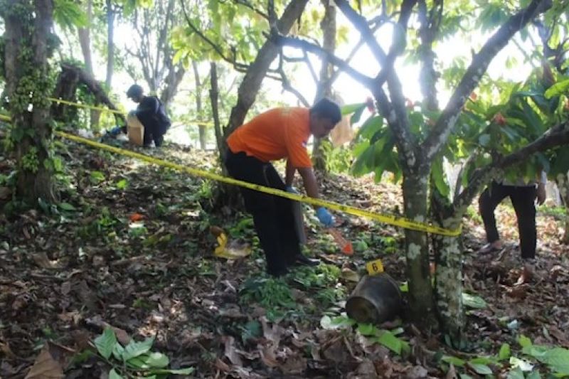 Satgas Madago Raya lakukan disposal bom rakitan yang ditemukan warga