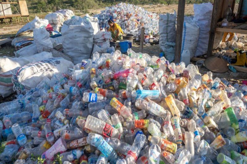 industri-amdk-klaim-air-pegunungan-dan-jurang-transparansi