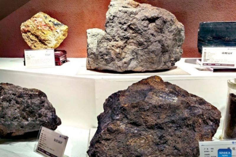 china-luncurkan-operasi-berantas-penyelundupan-mineral-strategis