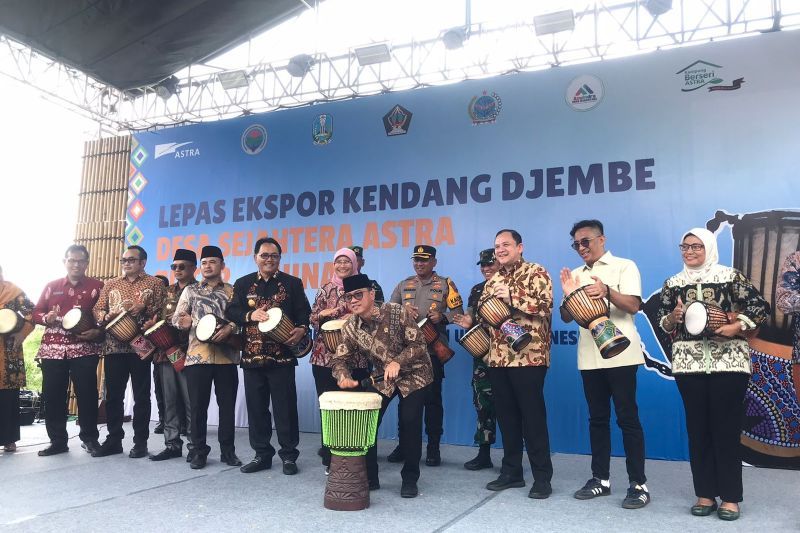 mendes-pdt-lepas-ekspor-kendang-jimbe-senilai-rp17-miliar-dari-blitar