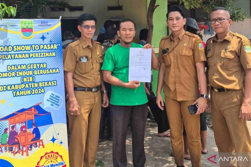 Pemkab Bekasi keliling pasar fasilitasi NIB pedagang