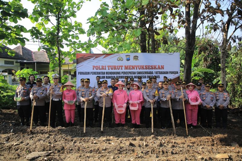 polres-madiun-tanam-komoditas-jagung-dukung-ketahanan-pangan