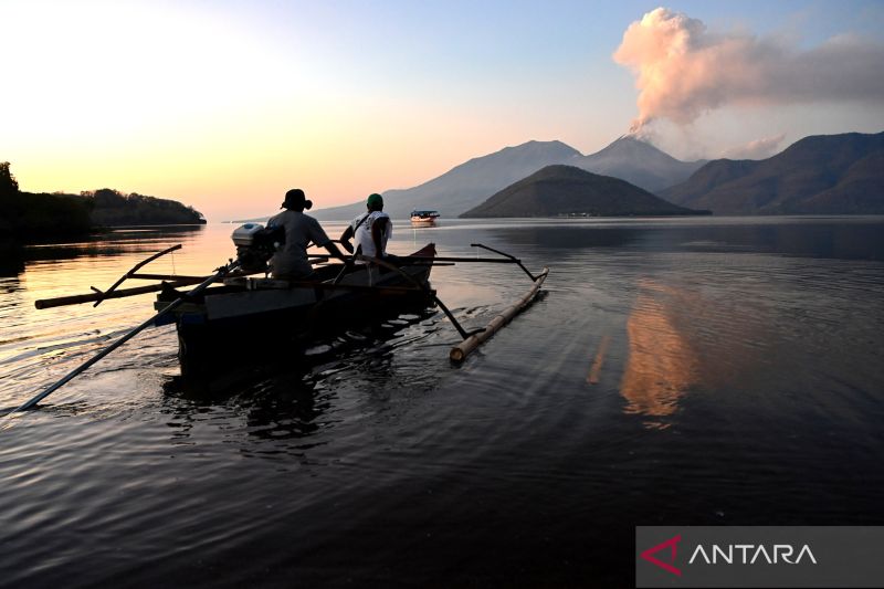 Erupsi terkini Gunung Lewotobi Laki-laki