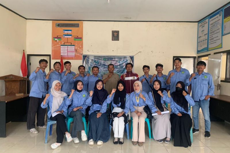 Mahasiswa UNW Mataram hijaukan jalur pendakian kawasan Gunung Rinjani