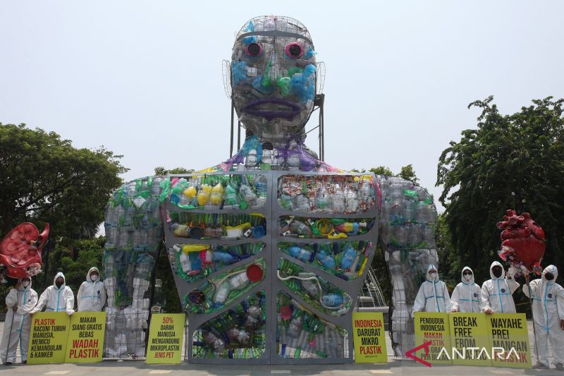 Teatrikal keprihatinan polusi mikroplastik