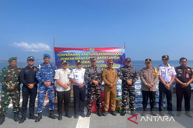 KRI Ahmad Yani-351 bawa bantuan bagi korban erupsi Lewotobi dari Bajo