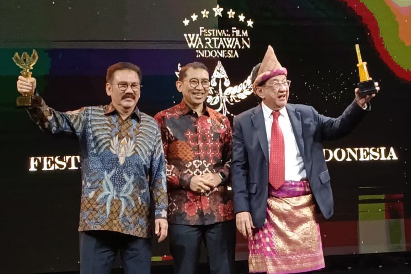 Ilham Bintang & Anwar Fuady raih Lifetime Achievement Award FFWI 2024