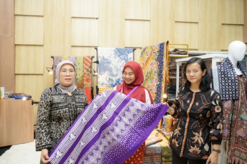 kemenperin-dorong-batik-hasil-ikm-digunakan-untuk-seragam-haji