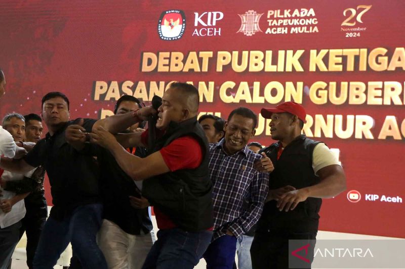 Debat calon gubernur ketiga Pilkada Aceh diwarnai kericuhan antar pendukung