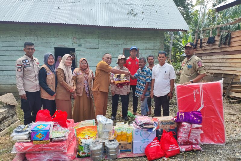 Kemensos beri bantuan kepada korban banjir di Kabupaten Aceh Barat