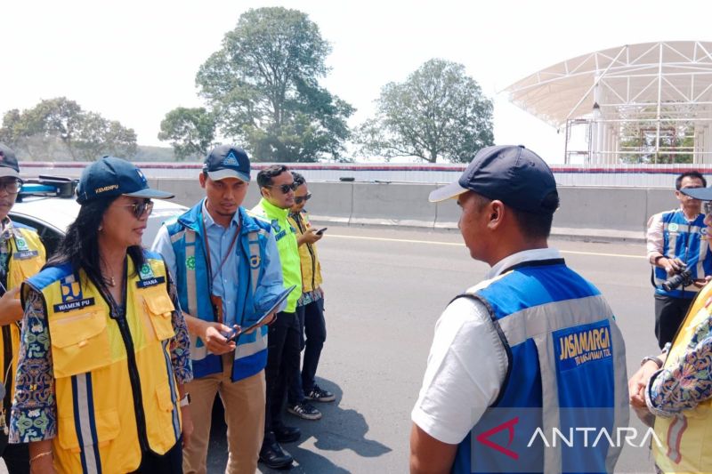 wamen-pu-tinjau-tol-jakarta-cikampek-jelang-natal-tahun-baru-2025