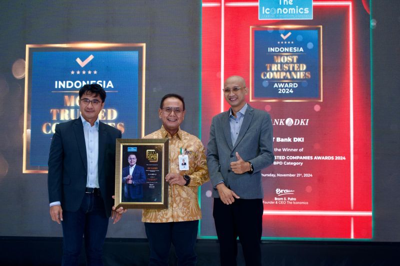 Direktur Keuangan dan Strategi Bank DKI Raih Most Popular CFO Awards 2024