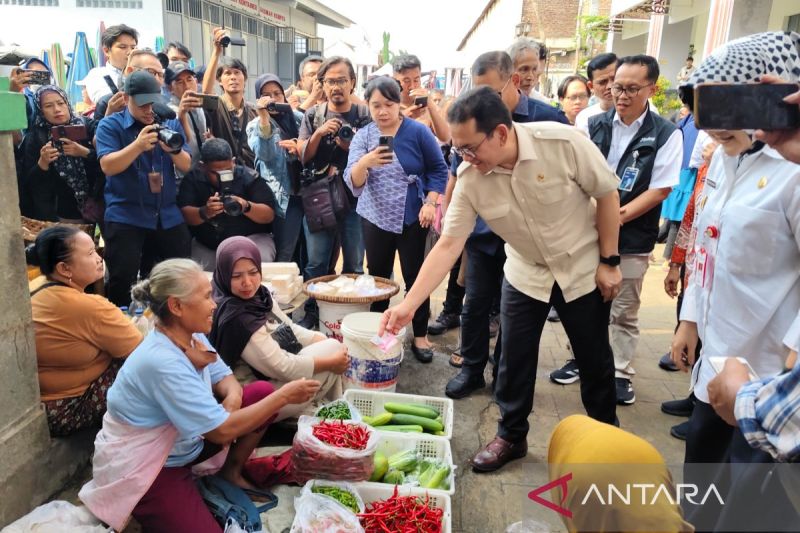 mendag-pastikan-ketersediaan-bahan-pokok-menjelang-akhir-tahun