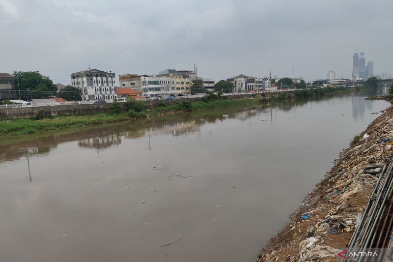 keluarga-bocah-yang-hanyut-di-banjir-kanal-barat-tolak-autopsi