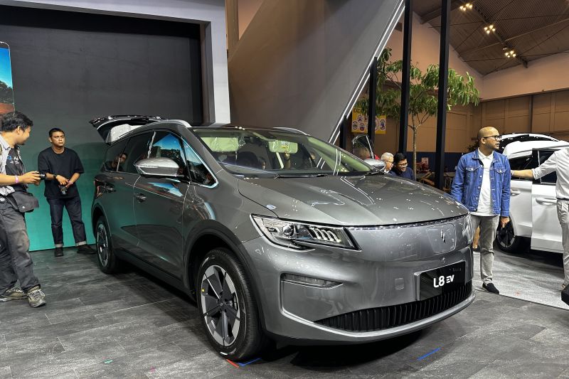 mobil-listrik-keluarga-pendatang-baru-aletra-l8-ev-dijual-rp415-juta