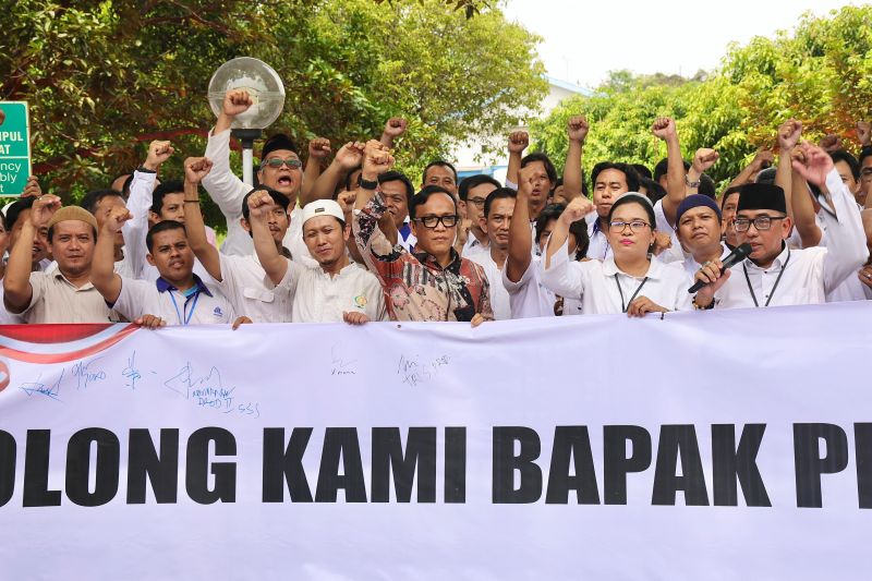 Wamenaker Noel Ajak Karyawan Indofarma Berjuang Bersama, Ada Anak Butuh Sekolah