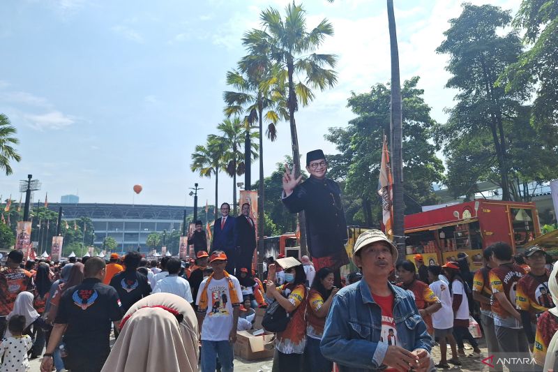 Lautan oranye pendukung Pramono Anung dan Rano Karno penuhi GBK