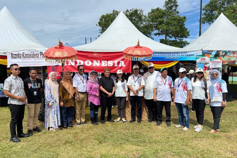 konsulat-ri-tawau-kenalkan-aneka-makanan-indonesia-di-regatta-lepa