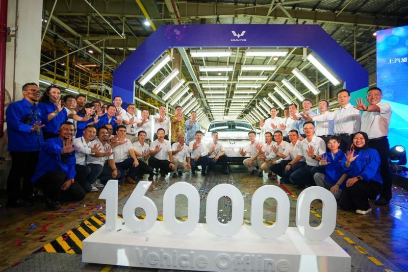 wuling-rayakan-produksi-160000-unit-kendaraan-di-pabrik-indonesia