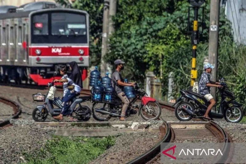 kai-gandeng-lintas-sektor-edukasi-keselamatan-di-perlintasan-kereta