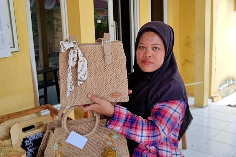 produk-tas-dari-desa-tegal-maja-jadi-unggulan-kabupaten-serang